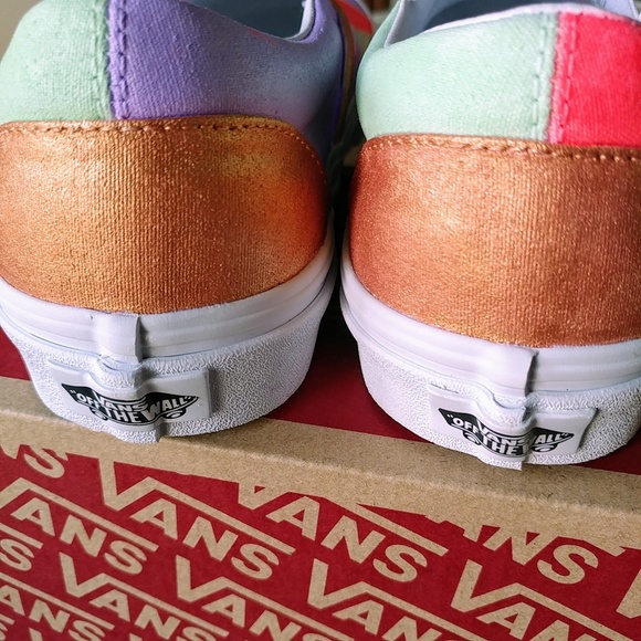 Order Women's VANS classic sneakers custom 10 days - Picture 4 of 8